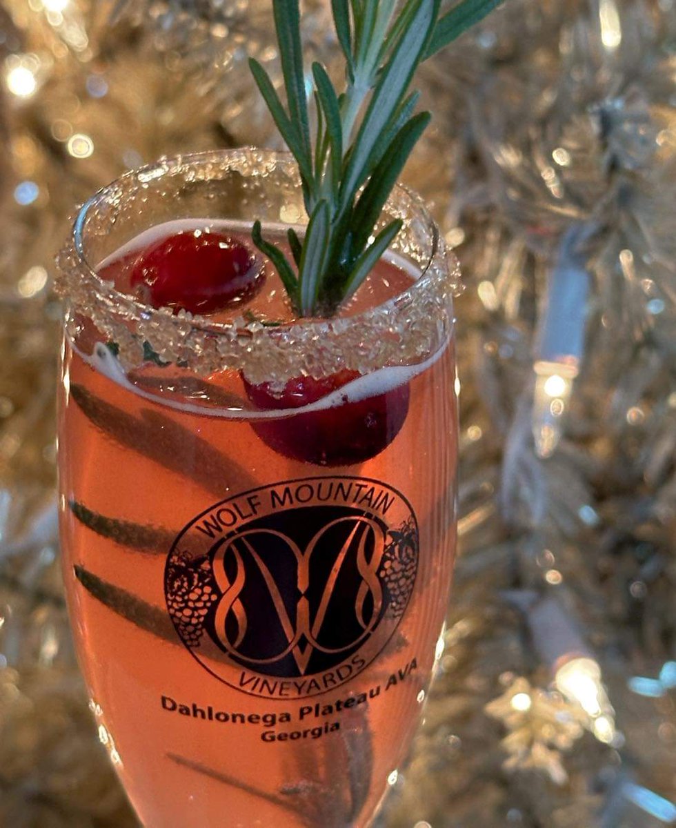 GvalenciaLA's tweet photo. That time of the year to enjoy some good drinks #drink #wine #sparkling #sparklingwine https://t.co/DbX4HjiPFH