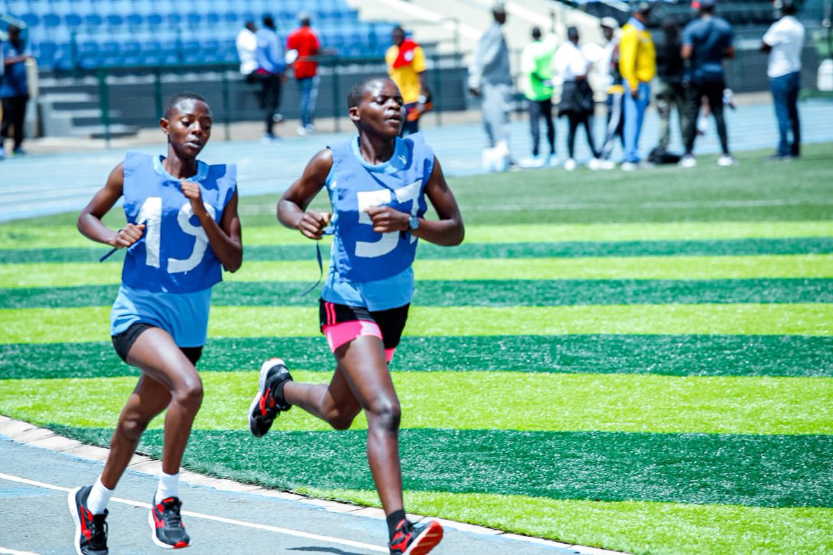 rigogaruth's tweet image. Ese mwamenye ibiri kubera @HuyeDistrict ? 

Impano mu mikino ya Basketball, Volleyball,Football, Athletisme, Handball na Cycling mu bana ziri guca ibintu.

Hanyuma rero iyo foto ya kane 💪🏿😇 abasifuzi b’abagore mube mureba umusimbura 

#NationalTalentDay2023
#IsongaProgram