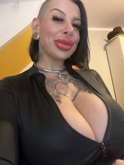 Ort der S&uuml;nde am Montag, den 04.12.2023, um 21:30 Uhr! Her mit Euren S&uuml;nden! @duunu_tv https://t.co/<a href="/tag/love"class="tags"><span>#love</span></a><a href="/tag/weihnachtszeit"class="tags"><span>#weihnachtszeit</span></a><a href="/tag/happytime"class="tags"><span>#happytime</span></a><a href="/tag/adventszeit"class="tags"><span>#adventszeit</span></a>