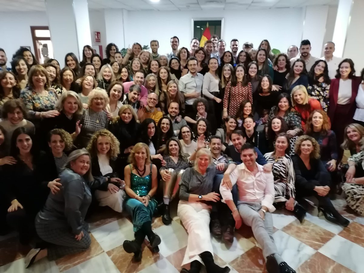 NeumoToraxHUVR (@neumohuvr) on Twitter photo "Disfrutando de una deliciosa comida navideña en la unidad medico-quirúrgica de enfermedades respiratorias. Aunque cuidamos de las vías respiratorias, hoy celebramos con buen ánimo y sabores festivos. ¡Salud y felices fiestas! 🎄🍽️ #NavidadSaludable #EquipoMédico" "Disfrutando de una deliciosa comida navideña en la unidad medico-quirúrgica de enfermedades respiratorias. Aunque cuidamos de las vías respiratorias, hoy celebramos con buen ánimo y sabores festivos. ¡Salud y felices fiestas! 🎄🍽️ #NavidadSaludable #EquipoMédico"