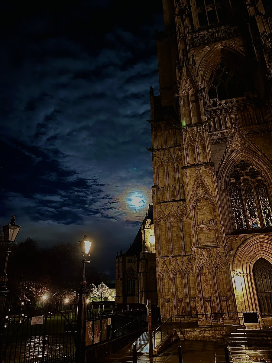 histarchck's tweet photo. The moon over York from a couple nights ago https://t.co/XPD4GhqXSR