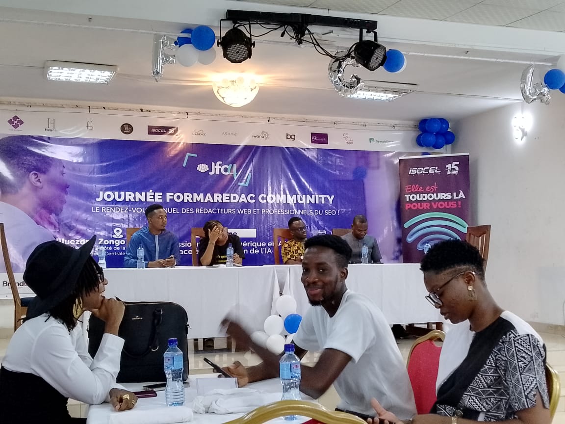 LeadElles's tweet photo. Cc @IAzondjinm19908 qui représente Lead'Elles à la Journée Formaredac Community, un événement dans le domaine du marketing digital et de la rédaction web au Bénin et en Afrique.
#LeadElles
#communitymanager
#Formaredac https://t.co/CCOfhEUDPr