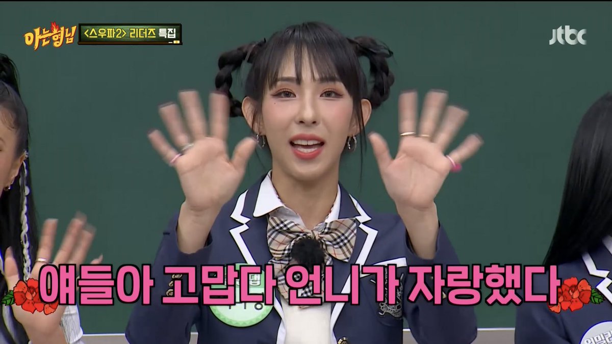 aeyoaeyo11's tweet photo. 나 솔직히
얘들아(팬덤명)
<<이거 팬덤 이름 정하기 오글거려서
걍 대충 정한건줄 알았는데
의외로 꼬박꼬박
애정담아서 샤라웃해줌 띠발ㅋㅋㅋㅋㅋㅋ https://t.co/fufX2sniZM