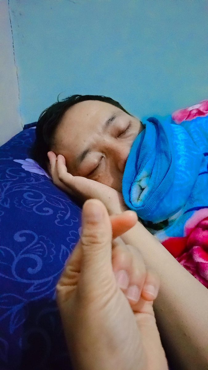 nurhid_24's tweet photo. Tetap semangat ayang,semoga lelahmu jadi lillah.Terlihat banget capeknya,3hari berturut-turut lembur kerja terus.Andai aku tau sistem kerjanya mungkin aku bisa bantu ayang.Bismillah,aku tetap bantu doa dan support ayang.Akhir tahun 2023 semoga banyak kabar baik buat kita ber2🫶🏻 https://t.co/9GhEEDtarS