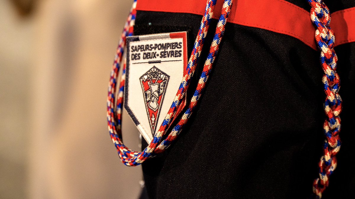 Prefet79's tweet photo. #CÉLÉBRATION | La préfète des #DeuxSevres a assisté aux côtés du @SDIS79 à la célébration de Sainte-Barbe, patronne des @PompiersFR 

Remerciements aux pompiers, professionnels et volontaires, pour leur courage et leur détermination à protéger et sauver au péril de leur vie 👨‍🚒🧑‍🚒 https://t.co/hNEF5wruDZ