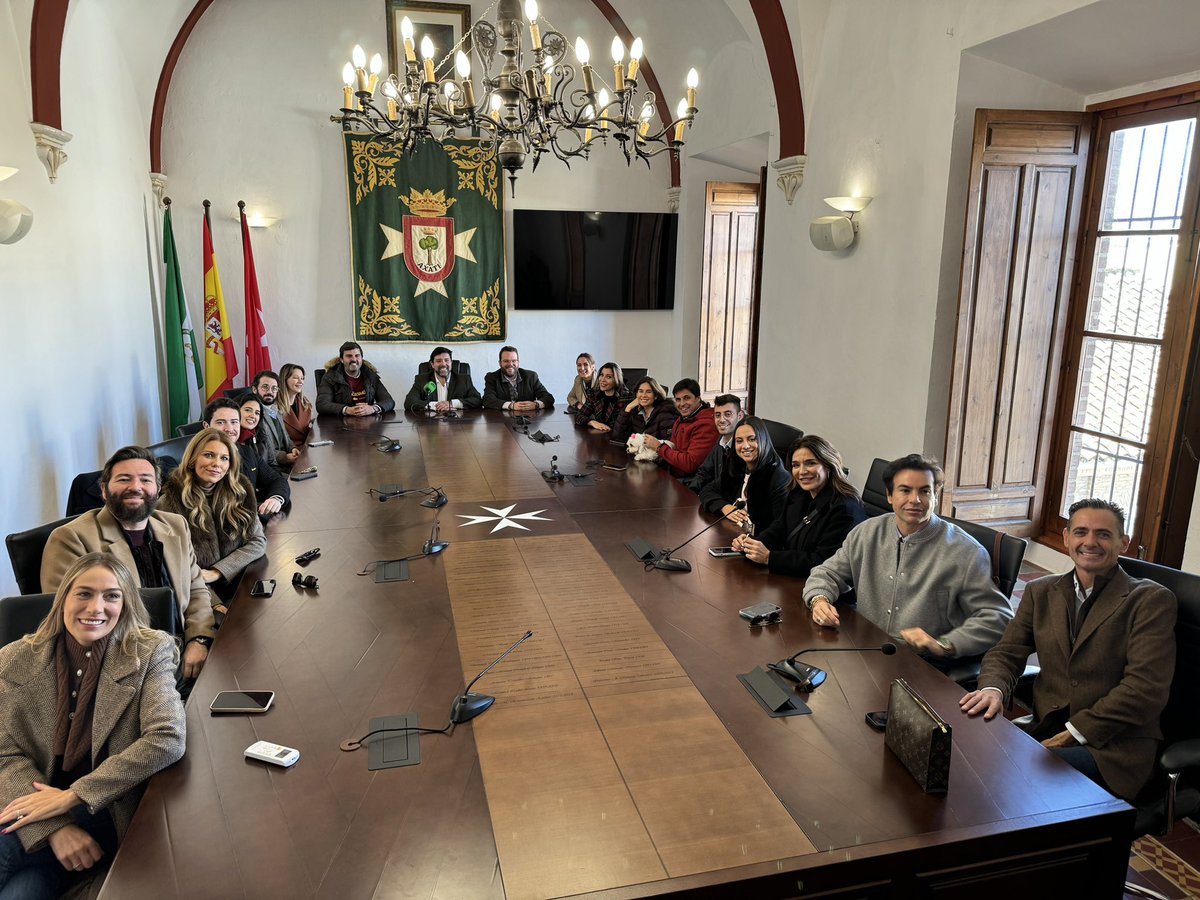 aytoloradelrio's tweet photo. ℹ️ Imágenes de la recepción del alcalde @antonioenamorao , y el concejal-delegado de Turismo, @Iribarnegaray93, a los participantes en el #BlogTrip #loraaunahora. https://t.co/FyTPXscCWB