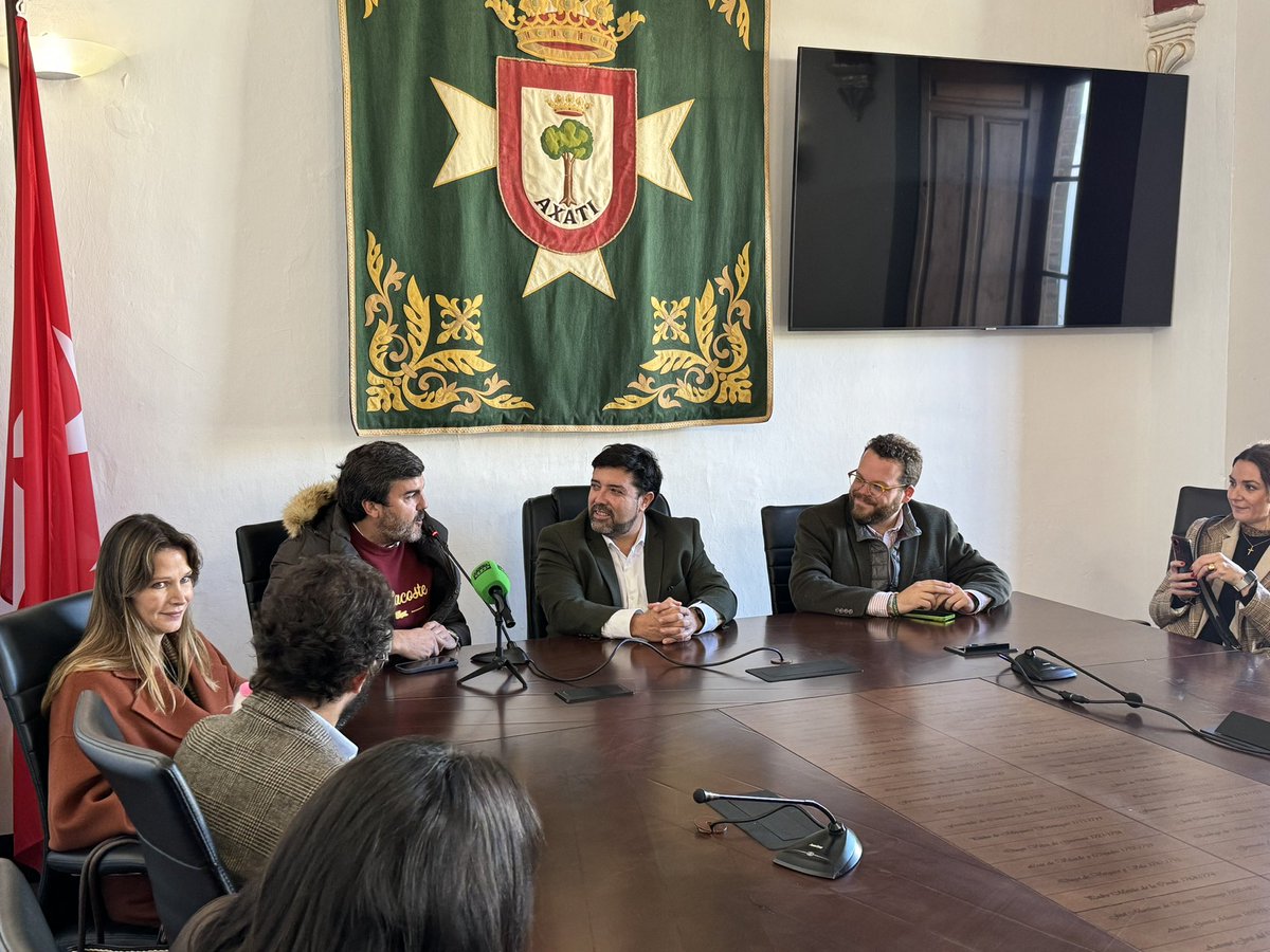aytoloradelrio's tweet photo. ℹ️ Imágenes de la recepción del alcalde @antonioenamorao , y el concejal-delegado de Turismo, @Iribarnegaray93, a los participantes en el #BlogTrip #loraaunahora. https://t.co/FyTPXscCWB