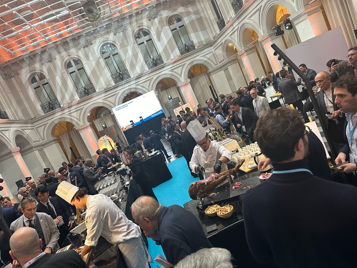 PASArthroplasty's tweet image. Attendees are grabbing lunch to fuel up 💪💪 for the rest of #PAS23! 🙌🙌