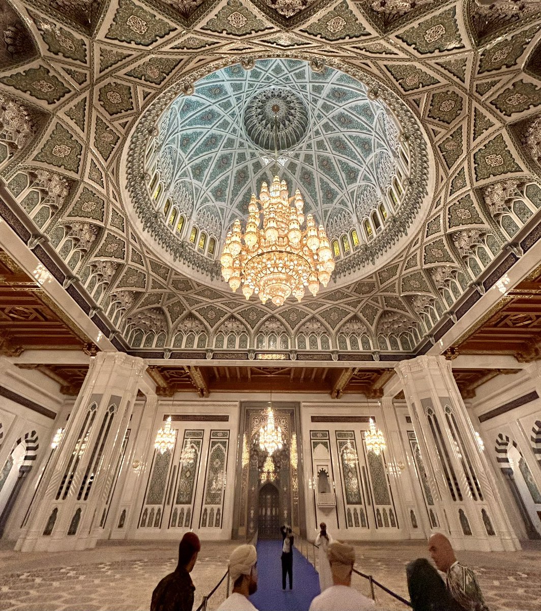 SwissAmbOman's tweet photo. HE @alain_berset and the official delegation were received by Habib Mohammed Al Riyami, Chairman @sqhccsoman to visit the amazing #SultanQaboosMosque with its unique Omani and #Islamic architectural designs as well as the Institute of Islamic Sciences and the library.
6/ https://t.co/eTWailXoyh