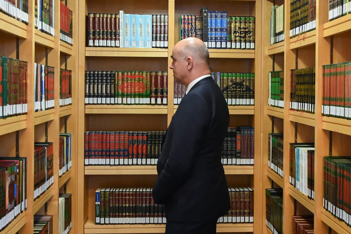 SwissAmbOman's tweet photo. HE @alain_berset and the official delegation were received by Habib Mohammed Al Riyami, Chairman @sqhccsoman to visit the amazing #SultanQaboosMosque with its unique Omani and #Islamic architectural designs as well as the Institute of Islamic Sciences and the library.
6/ https://t.co/eTWailXoyh