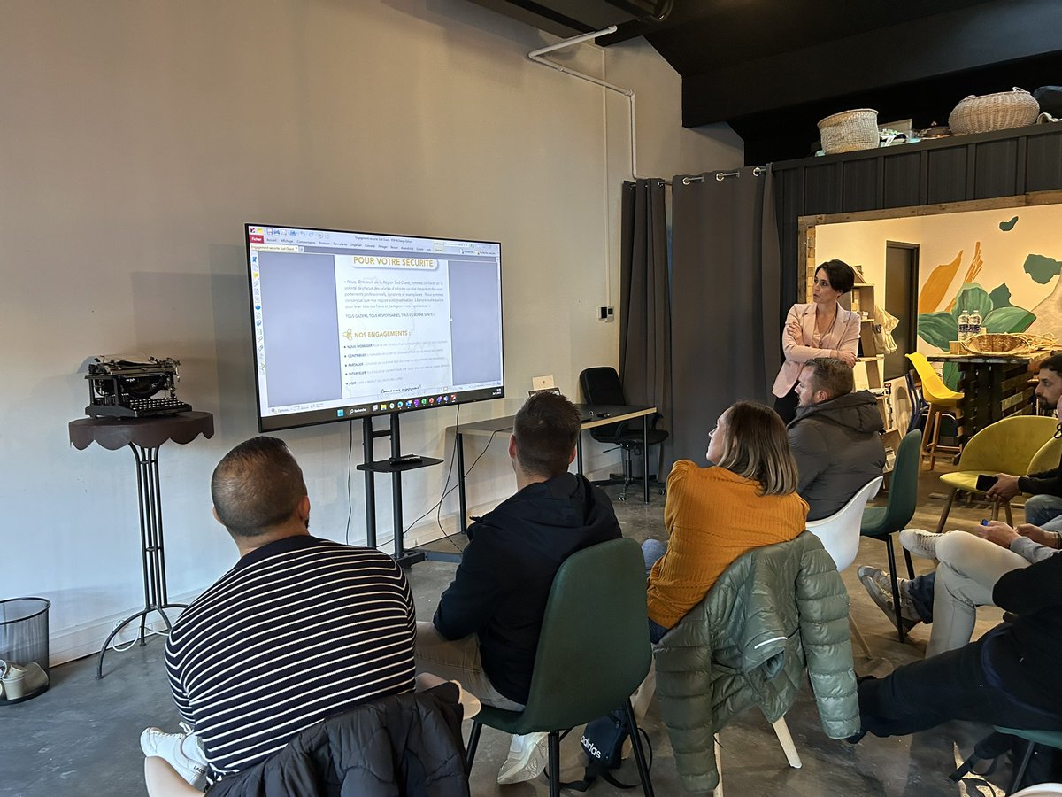 Bienvenue aux nouveaux gaziers de #GRDF au sein de la #DIEMOM avec la journée d’intégration 
➡️1 collectif riche de ses différents métiers &amp; merci à nos collègues venus présenter leurs activités
✅La sécurité au quotidien
👍La satisfaction des clients 
♻️Des PJ pour verdir le gaz