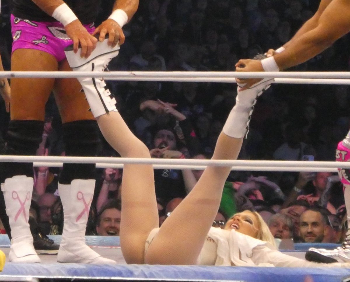 𝒞𝒽𝑒𝑒𝓇𝓁𝑒𝒶𝒹𝒾𝓃𝑔 𝓉𝑜 𝕳𝖊𝖑𝖑 tweet media