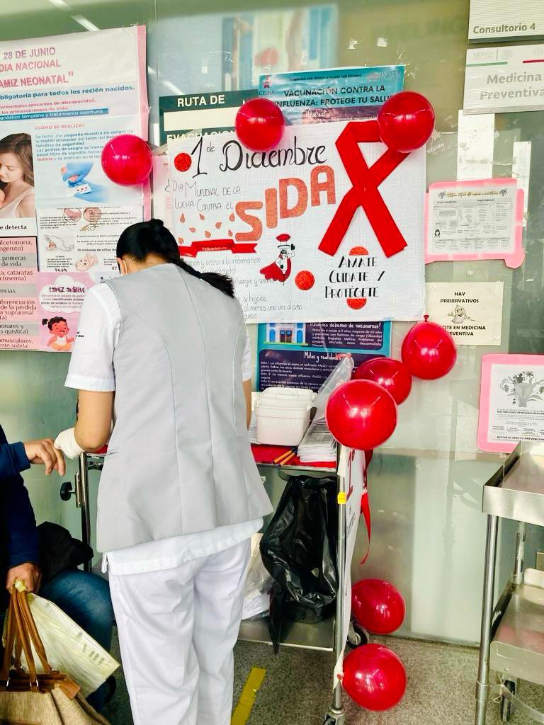 IsssteQueretaro's tweet photo. #IsssteQuerétaro #DíaMundialDeLaLuchaContraElSida
1 de diciembre de cada año para dar a conocer avances contra la pandemia de VIH/sida causada por la extensión de la infección del VIH
Hospital General Issste Querétaro
#VIH #EstamosTransformandoAlIssste #SaludParaTodasYTodos https://t.co/eTQjjC2yqJ