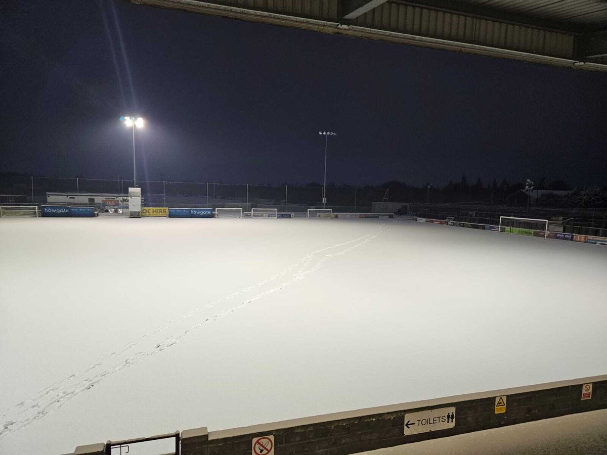 𝗣𝗜𝗧𝗖𝗛 𝗨𝗣𝗗𝗔𝗧𝗘 |

Ochilview is currently under a few inches of snow

Club staff are already there trying to clear it to give today's game the best chance of going ahead

If you're in the area and can spare some time, please head to the ground to help clear the snow