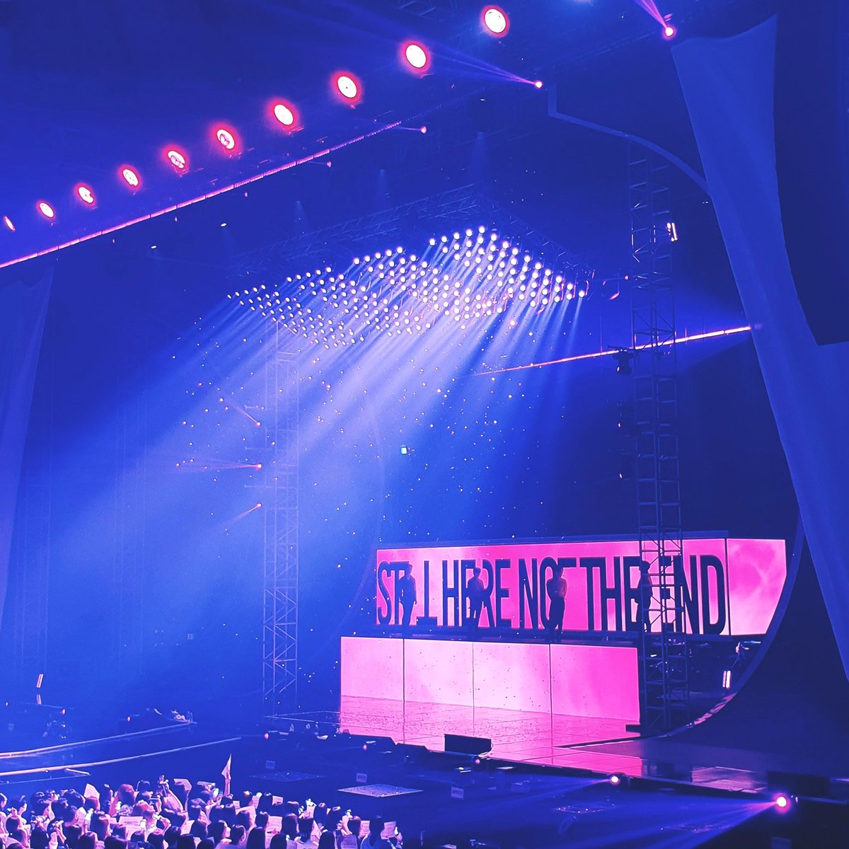 라스트본 tweet media