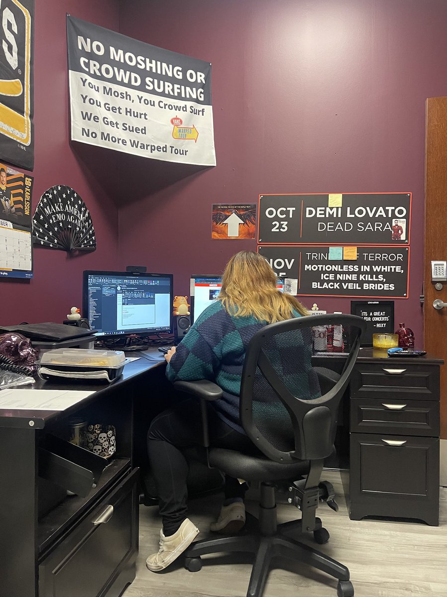 smkoz143's tweet photo. Working girl 👩🏻‍💻 https://t.co/BRyfpcIQTY
