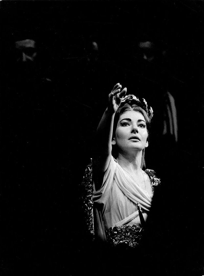Centenario María Callas
1923 - 2023
La tragedia y belleza de una ópera en una vida
#MariaCallas #LaDivina #Opera