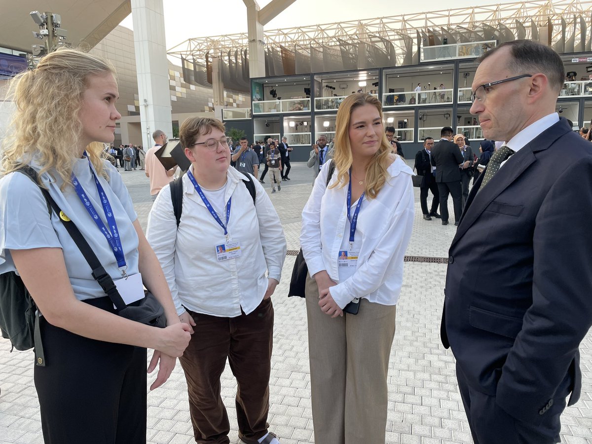 Et godt samarbeid med sivilsamfunnet er avgjørende for å lykkes i klimakampen. 

<a href="/BjellandEriksen/">Andreas Bjelland Eriksen</a> og jeg startet andre dag på #COP28 med en grundig og god samtale med <a href="/ForumNorway/">ForUM</a>. Takk for mange gode råd og innspill til forhandlingene! 🌍🇺🇳🇳🇴