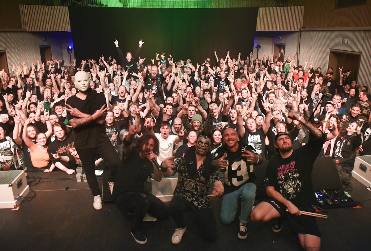 fleddymelculy's tweet photo. Merci Brugge!
NEXT:
08.12.23: Posthoorn - Hamont (BE)
10.12.23: Grenswerk - Venlo (NL)
22.12.23: Bilding sessions - Bilzen (BE) LAATSTE TICKETS
20.01.24: De Casino - Sint-Niklaas (BE) https://t.co/WNGu7y5Ubn