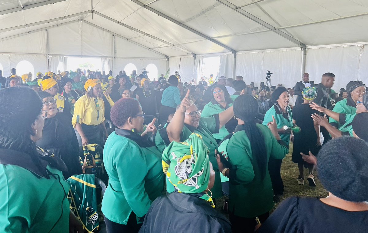 MabuyaneOscar's tweet photo. Today, we bid farewell to Comrade Sicelo Ndevu - affectionately known as Cihoshe. A unionist, a teacher, a freedom fighter and a commander. Lala ke Qhawe. @ANCECape has lost a faithful steward. He fought a good fight, he ran a good race and a revolutionary crown awaits him. https://t.co/eP6MNLFhiX