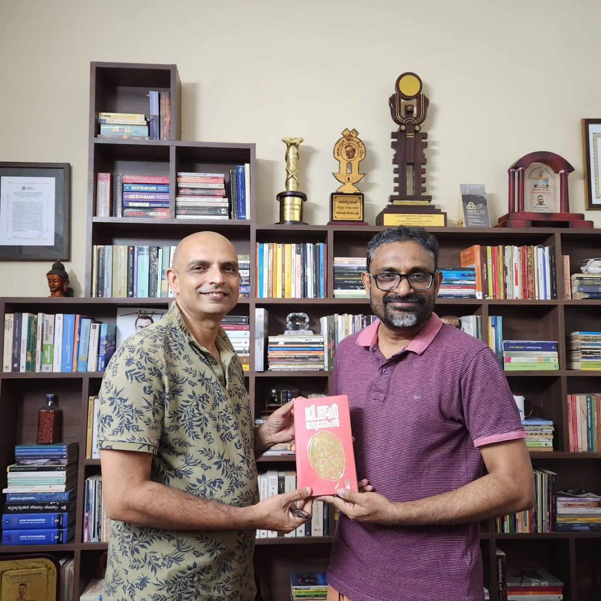 Received a copy of his new novel ' Aano' from G.R. Indugopan 🥰