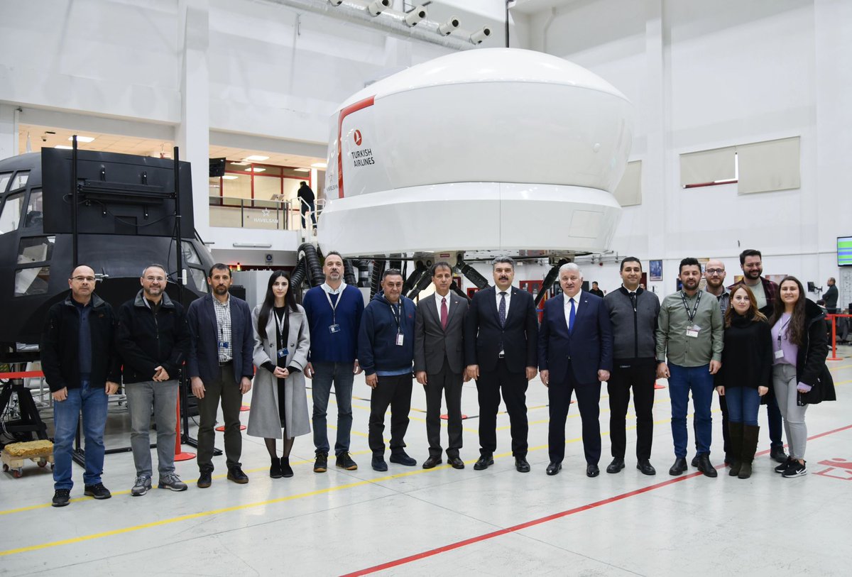 Defense_Talks's tweet photo. #HAVELSAN’s CEO Dr. Mehmet Akif Nacar, and #TurkishAirlines’s CEO Bilal Ekşi met to examine the progress of the technology development studies of the #fullflightsimulator manufactured by HAVELSAN.🇹🇷 https://t.co/2i64dJDB1l