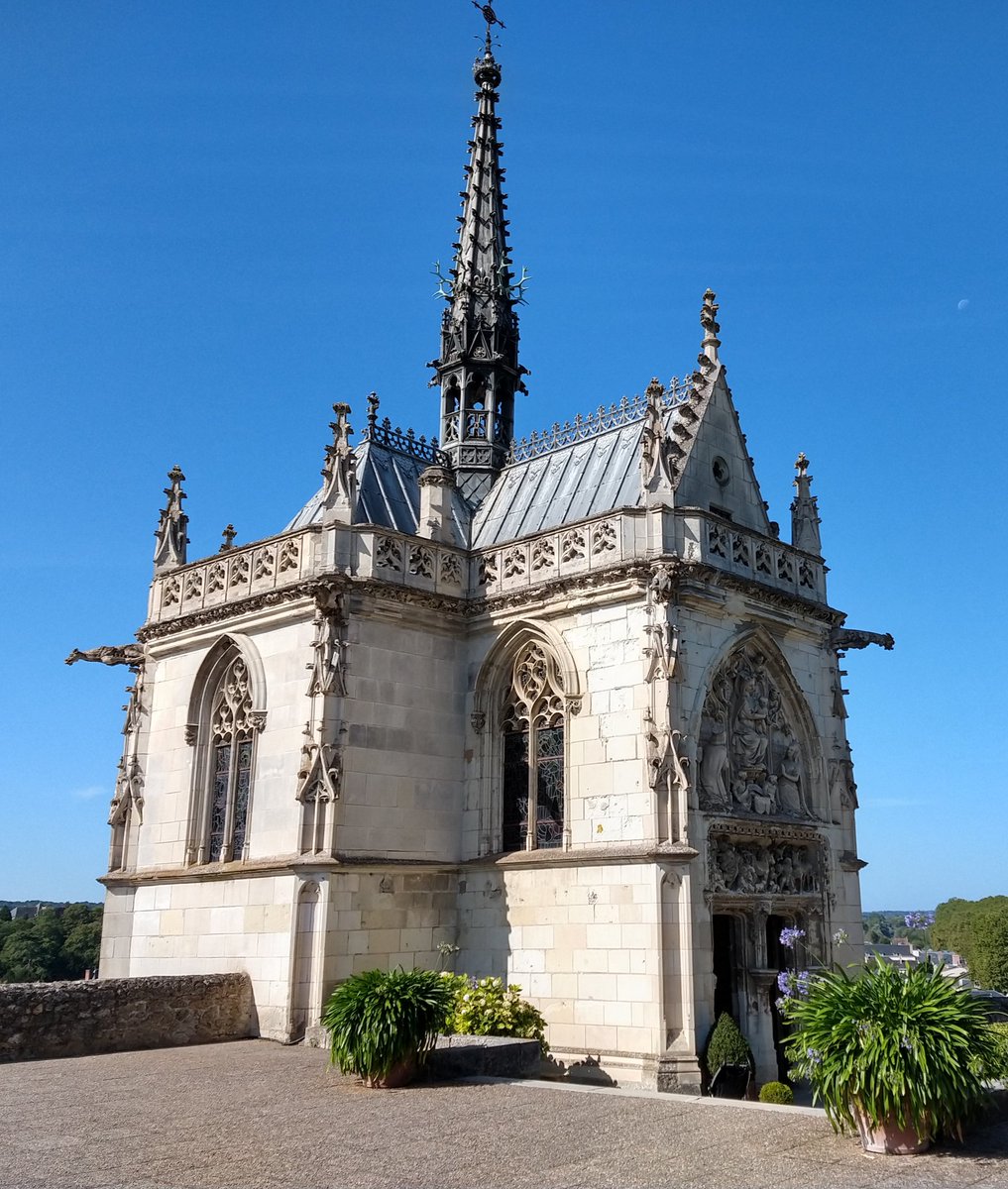 The chapel in Amboise 🇨🇵, that contains the grave of Leonardo da Vinci. (📷 my own)