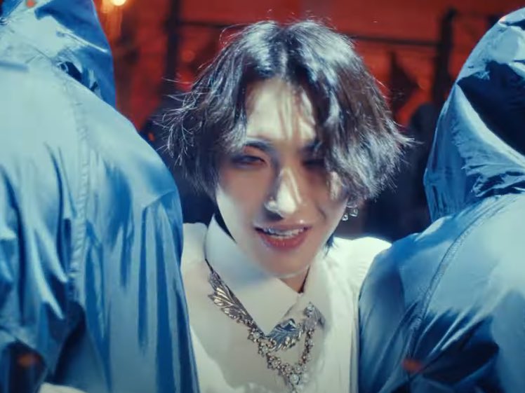 imnot_etski's tweet photo. pose from ateez seonghwa pls look at him 🫶 https://t.co/PFUAFITgfS