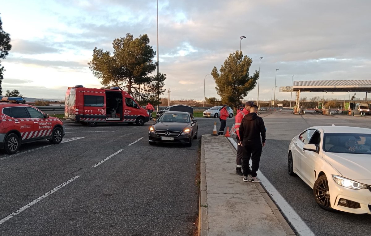 policiaforal_na's tweet photo. Notificadas 9 infracciones con retirada de puntos por velocidad, 6 de ellas muy graves. Dispositivo especial del inicio "puente foral-Inmaculada" en marcha, por tu seguridad.
#PatrullaTráfico https://t.co/K6JMeOi91K