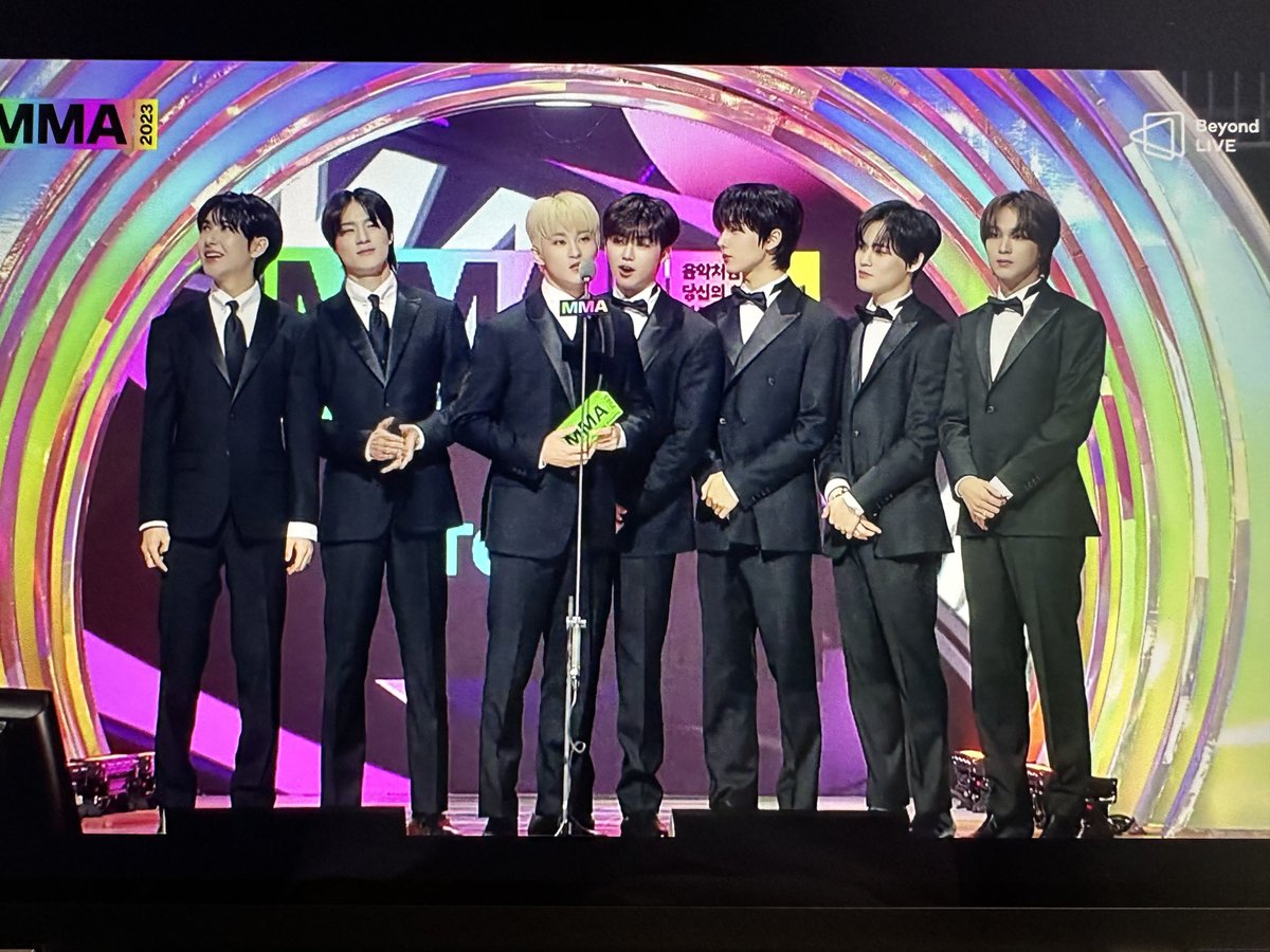 dreamiesverse's tweet photo. “it’s our first appearance at mma, czennie thank you for giving us such a great award! moving forward, as long as there are people who support and listen to our music, we will continue to be a cool group who shows growth. please look forward to our performances later~” https://t.co/L9dv6SZo8I