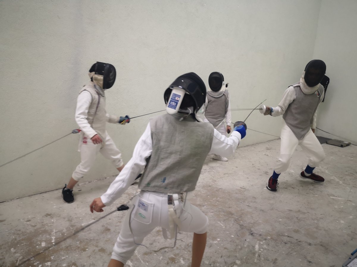esgrimaATZ's tweet photo. Acción del #florete en nuestra tirada de #viernes
#ESATZ #CCLN #ZonaEsmeralda #AtizapanDeZaragoza #fitness #deporte #actividadfisica #deporteysalud #deporteesvida #juventud https://t.co/5K23IwegfY