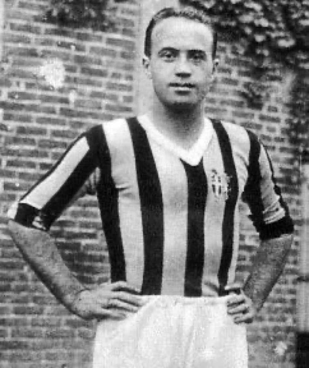 voltasport's tweet photo. 🇮🇹 Giovanni 𝗙𝗘𝗥𝗥𝗔𝗥𝗜
📍 Alessandria, 6/12/1907
🙏🏻 Milán, 2/12/1982
🏟 Delantero 🌍 @Azzurri (44)
👕 @usalessandria #InterNaples @juventusfc #AmbrosaniaInter @Bolognafc1909
El delantero italiano participó y ganó en los 2 Mundiales que estuvo presente, en 1934 y 1938. #ITA https://t.co/g6nI1cwr3p