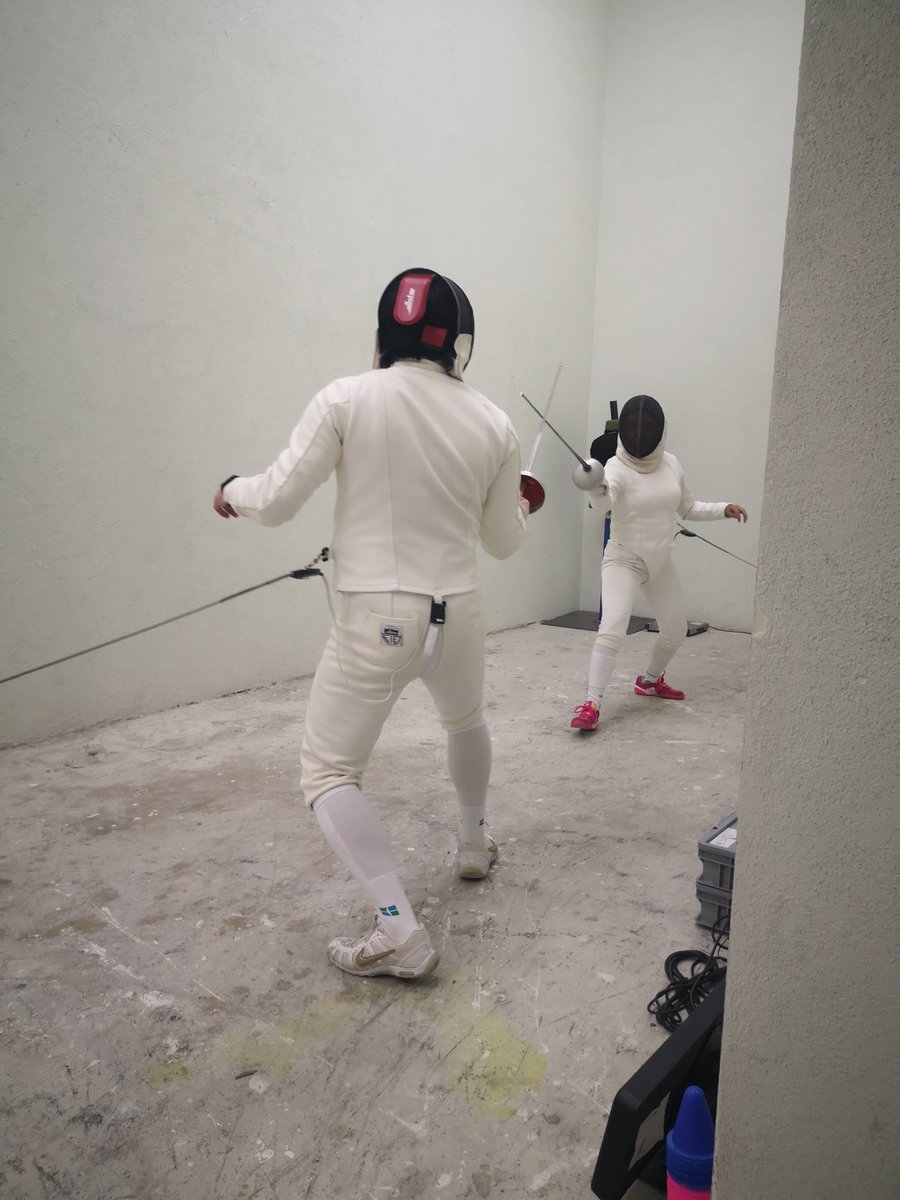 esgrimaATZ's tweet photo. Acción de la #espada en nuestra tirada de #viernes
#ESATZ #CCLN #ZonaEsmeralda #AtizapanDeZaragoza #fitness #deporte #actividadfisica #deporteysalud #deporteesvida #juventud https://t.co/mIicBG8amd
