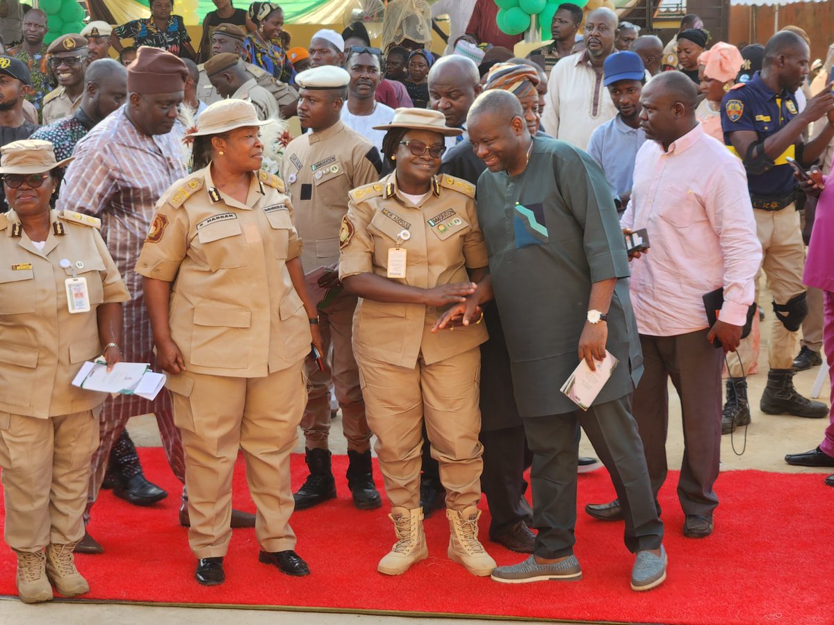 OlusesanDaini's tweet photo. I am thrilled to share the monumental success of the newly commissioned Nigerian Immigration Office Front Office right here in Igbogbo. This accomplishment reflects the unwavering commitment of our visionary leaders to elevate our community. @nigimmigration 

1/9 https://t.co/Yv6nqGZyJe