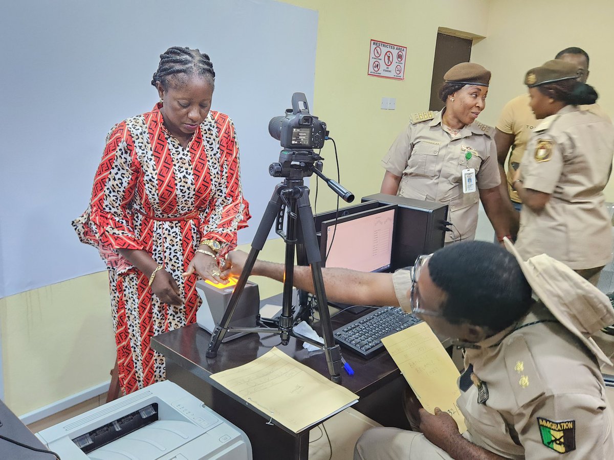 OlusesanDaini's tweet photo. I am thrilled to share the monumental success of the newly commissioned Nigerian Immigration Office Front Office right here in Igbogbo. This accomplishment reflects the unwavering commitment of our visionary leaders to elevate our community. @nigimmigration 

1/9 https://t.co/Yv6nqGZyJe