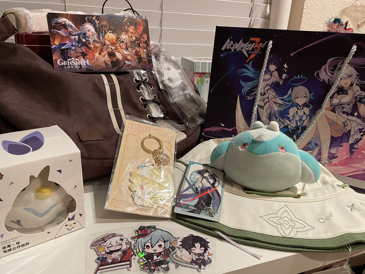 lilysqingxin's tweet photo. #TeyvatGoods #HonkaiImpact3rdTechLab #原神 #崩坏3
here’s day 2’s haul! the hu tao bag from day 1 is here too (i just put bird xiao for the giggles he wasn’t with the purchase 🐈)
i do plan to have some bags & postcards up for sale soon, so stay tuned 🤭 https://t.co/k0GTHzBF7Q