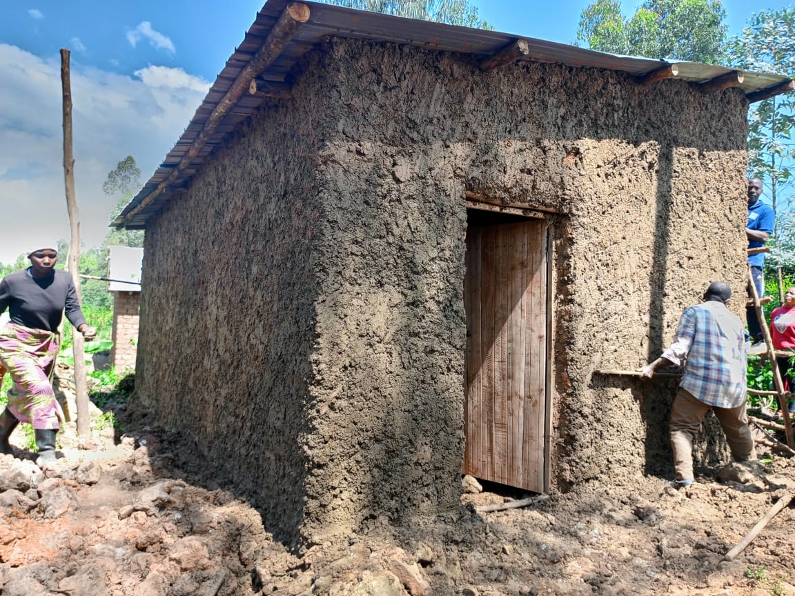RYVCPMukoSector's tweet photo. 2/2 #Muko_Youth_Vol @MusanzeDistrict Kubufatanye na KOMITE Y'Urugaga Rw'Abagore #CNF Ku Karere Ka Musanze n'Abaturage na KOMITE #FPR_INKOTANYI #Muko_Sector 
Twakomeje Guhoma Inzu Y'Umuturage Utishoboye wo mu Murenge wa Muko Akagari ka Cyivugiza
@RpfMusanze
@RwandaLocalGov https://t.co/uTf6aMF6jA