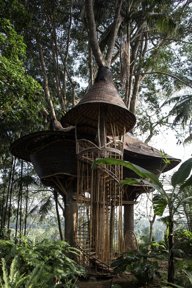 BlackSanJi10's tweet photo. NHÀ TRÊN CÂY tại  Bambu Indah (Cùng xem nha)
#Architects: IBUKU
#Year: 2021
#Construction: PT Bamboo Pure
#Collaborators: Bambu Indah
#City: Kecamatan Ubud
#Country: #Indonesia
#architecture #bamboo #house #natural #Indonesia #interiordesign #colorfulspace https://t.co/gjN7TqXEQy