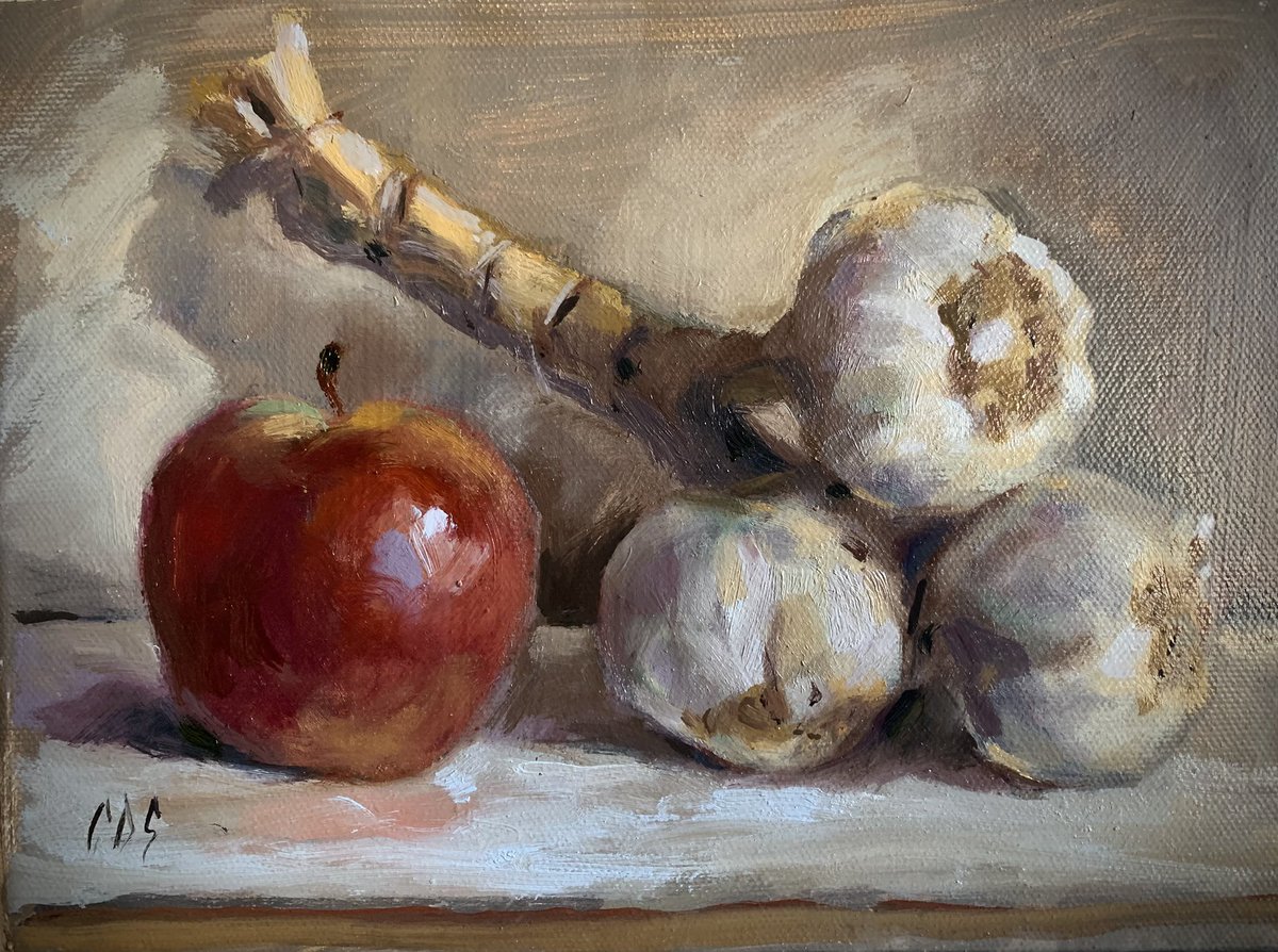 Finished this little still life of an apple and garlic bundle. #art #artforsale #painting #oilpainting #suffolk #suffolkart #aldeburgh #leiston #paintinglessons #artlessons #christmaspresent #christmasgift