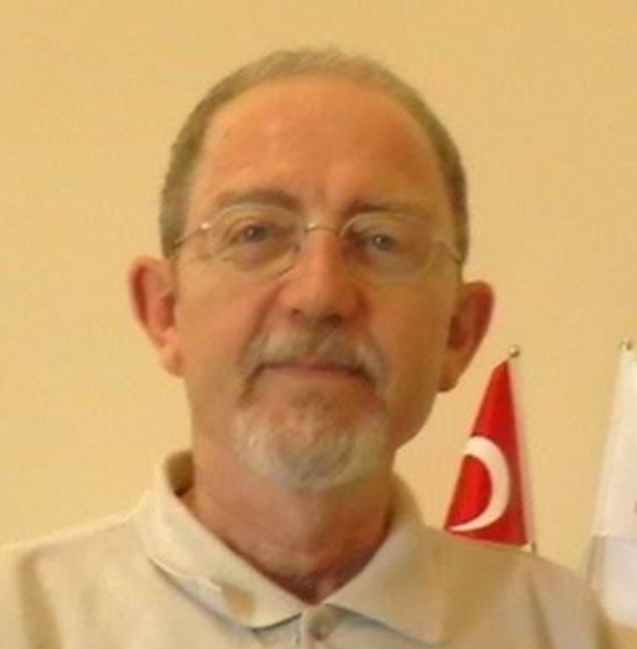 say_cem's tweet photo. Ömür Akyüz Hocamızı kaybettik. https://t.co/bdsrPFyWO2