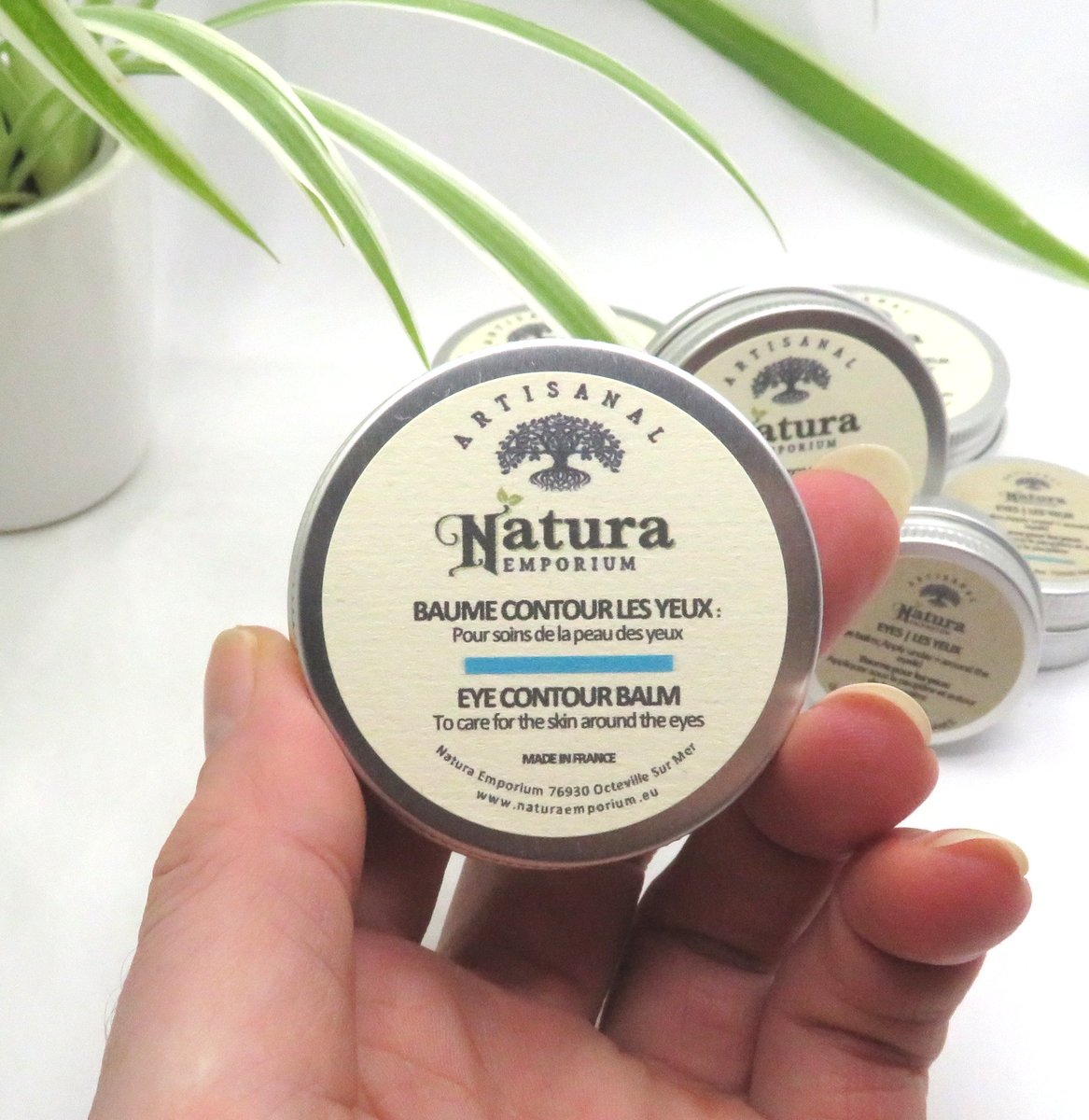 NaturaEmporium's tweet photo. 🔥NEW PRODUCT ALERT🔥
If you suffer from dry eyes then this balm is for you.
With rich Evening Primrose, Raspberry seed, Jojoba, Argan, Rosehip + Sea Buckthorn oils.

What a treat for your eyes https://t.co/2vInBQ1hZo

#UKGiftHour #UKGiftAM #skincare #plantbased #giftideas https://t.co/5ce4oQSkdp