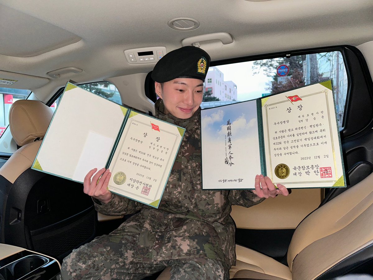 seungyoononly2's tweet photo. 231202 위버스

군대가서도 상받는 똑또기
강승윤 너무 자랑스러워 👍🏻🥺
너무 예뿌다 정말 ㅠㅠ

#강승윤 #승윤 #seungyoon #위너  @official_yoon_ https://t.co/IVgudomuGO