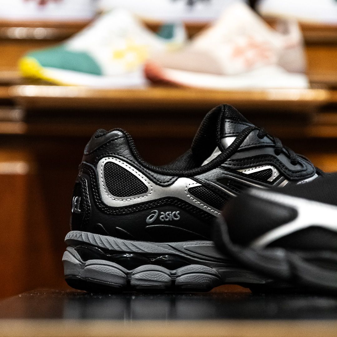 Black Beauty!⁠ The ASICS GEL-NYC 