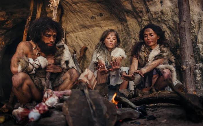 alba_susunaga's tweet image. Así es como la civilización vuelve a sus originenes #PatricioPereyra #pipope toda una familia de las cavernas, y no me refiero a los neandertales sino a sus mascotas seguro actúan igual que estos ciudadanos ejemplares 🫢