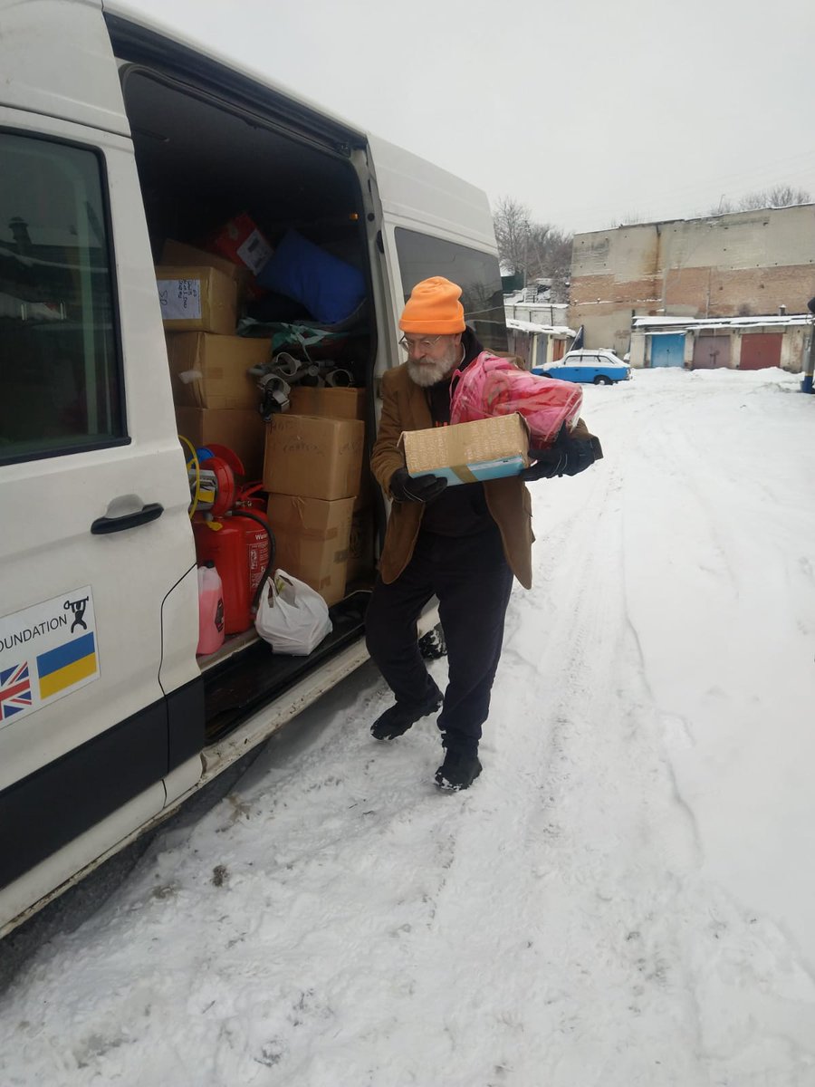johnsweeneyroar's tweet photo. Hiya gang, James Hewitt, John "Chief" Lawler and I dropping Xmas prezzies and humanitarian aid off in Chernihiv for #OperationSafeDrop run by @madfoundation. /3

If you can, donate here:
https://t.co/YpmzZSgyz7 https://t.co/vYaDf6Tsws