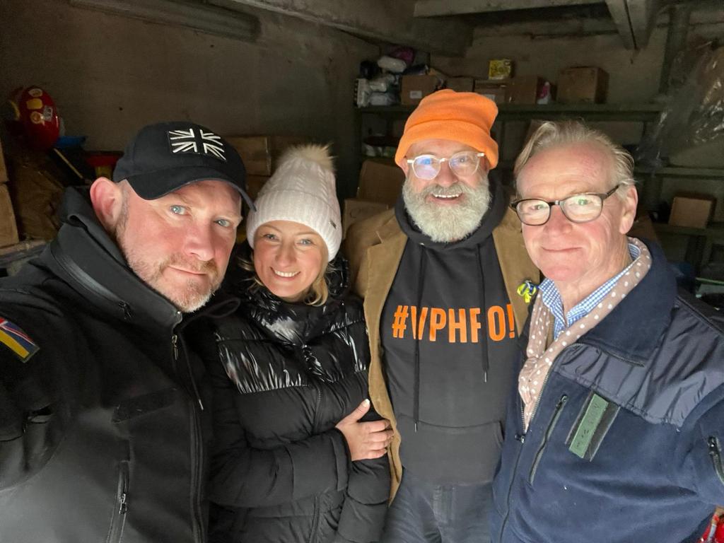 Hiya gang, James Hewitt, John "Chief" Lawler and I dropping Xmas prezzies and humanitarian aid off in Chernihiv for #OperationSafeDrop run by <a href="/madfoundation/">MAD Foundation</a>. /3

If you can, donate here:
justgiving.com/campaign/Opera…