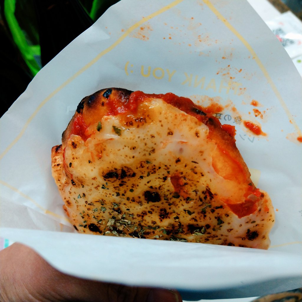 tenchonoyome's tweet photo. お客様続いていたが途切れた^^;
父が新しくオープンしたカフェの
揚げ焼きパン(象の耳)くれた😋
#弘明寺
#cafeALBA https://t.co/MOl0yUKOmv