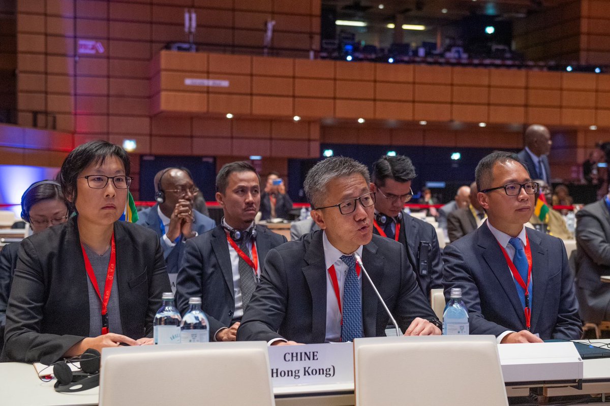 hkpoliceforce's tweet image. JOINT FORCES AGAINST #TransnationalCrime|
The Commissioner Raymond SIU led 10 #HKPF officers🇭🇰as part of the China🇨🇳delegation to join the 91st #INTERPOLGA in Vienna🇦🇹—where 1K+ senior #LawEnforcement officers from 160 @INTERPOL_HQ member states endorsed policies to boost🌏collab