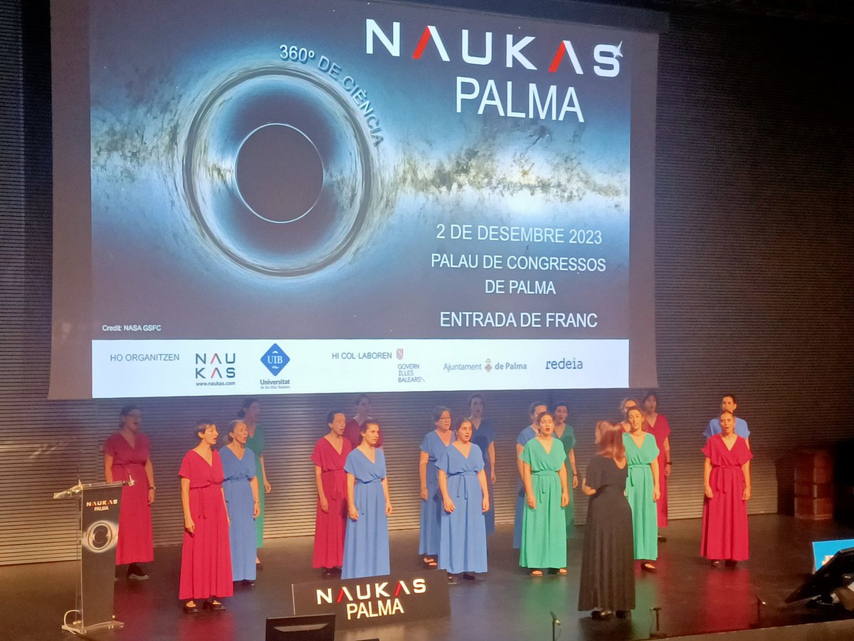InvestigacioUIB's tweet photo. Els millors presentadors del món @elfisicobarbudo @aberron @Irreductible i els millors ponents pel millor xou de ciència d'Espanya. Comença #NaukasPalma23 amb l'espectacular espectacle del Cor de Dones #UIB 👏🏻👏🏻👏🏻 https://t.co/YLD2kySag7