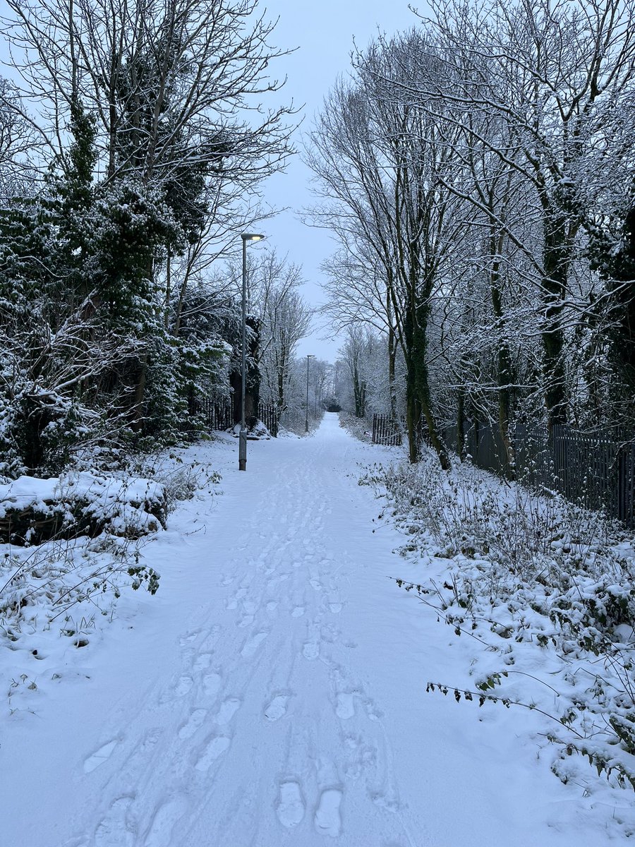 Doing my best to keep up my duties as a father and not just say screw it, I’m building a world first <a href="/sjsidwell/">Steve Sidwell</a> snowman ⛄️
<a href="/PeterCrouchPod/">That Peter Crouch Podcast</a> <a href="/petercrouch/">Peter Crouch</a> <a href="/Chris_Stark/">Chris Stark</a>